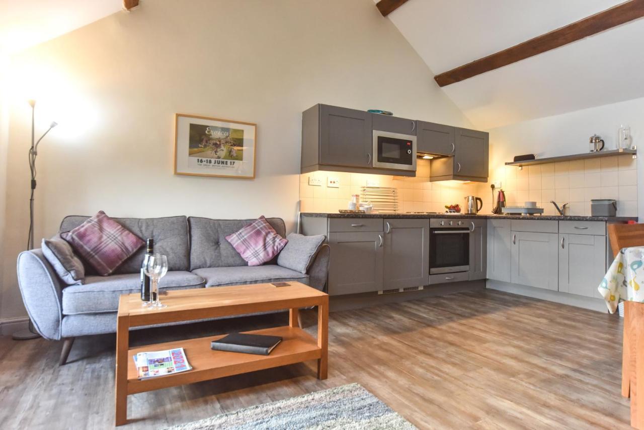 Church Farm Holiday Cottages - Pinster Cottage アッシュボーン エクステリア 写真