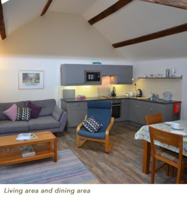 Church Farm Holiday Cottages - Pinster Cottage アッシュボーン エクステリア 写真